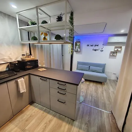 Blue Lagoon Houseboat Hotel en barco