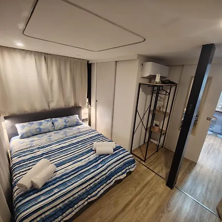 Hotel en barco Blue Lagoon Houseboat