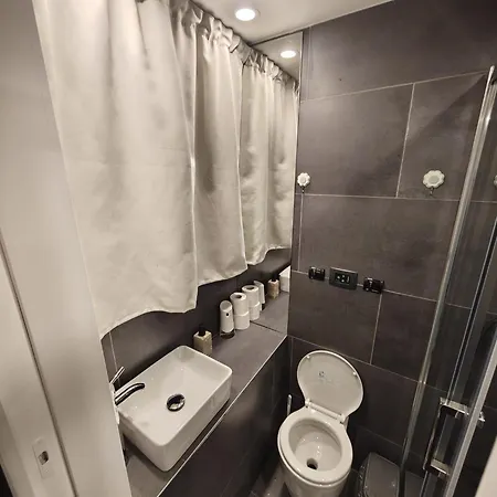 Blue Lagoon Houseboat Hotel en barco *