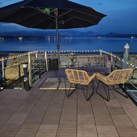 Blue Lagoon Houseboat Hotel en barco