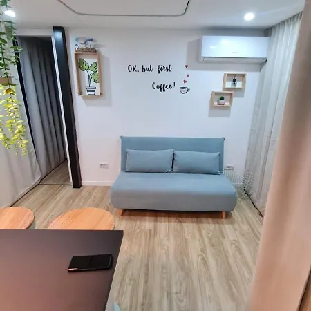 Blue Lagoon Houseboat Hotel en barco Castelletto sopra Ticino